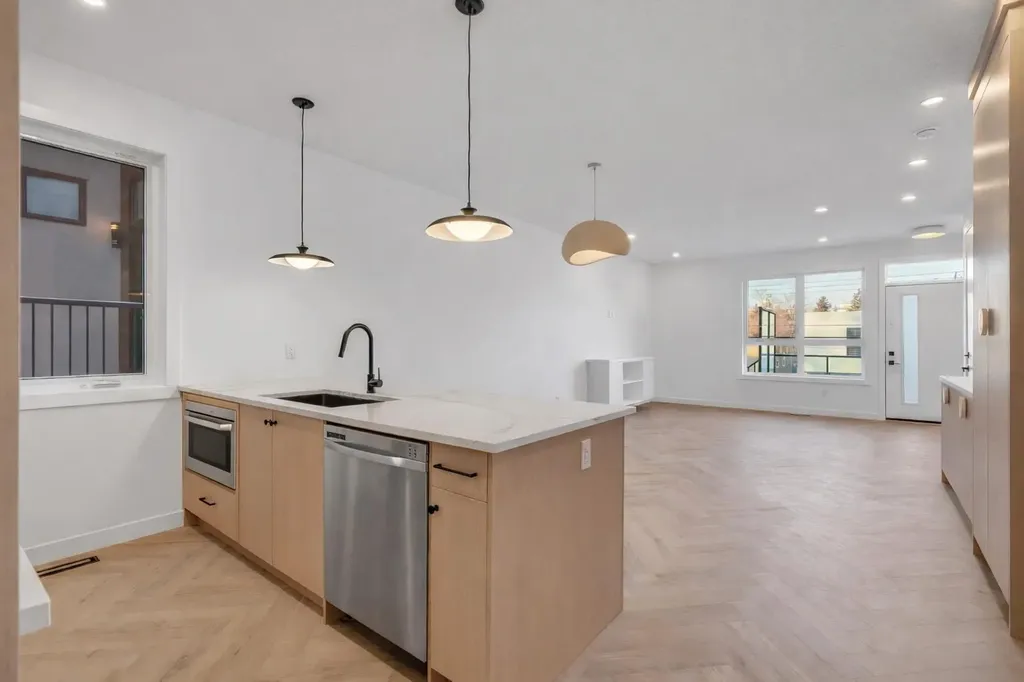 1524 29 Avenue SW Calgary AB T2T 1M3