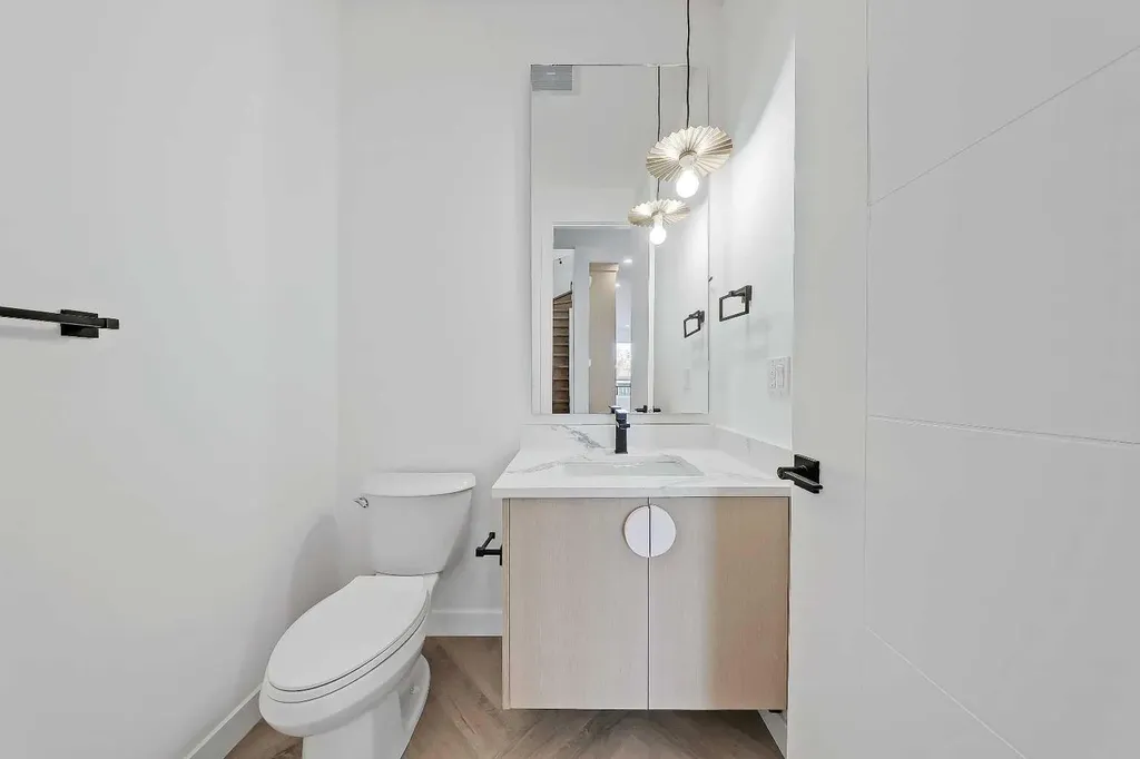 1524 29 Avenue SW Calgary AB T2T 1M3