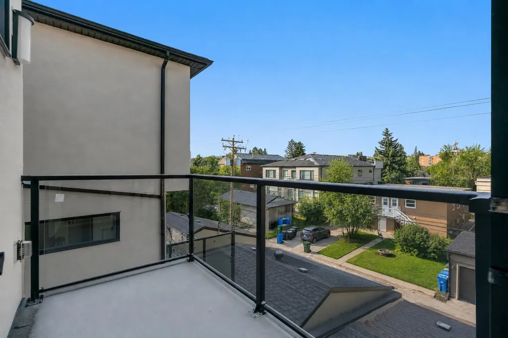1524 29 Avenue SW Calgary AB T2T 1M3