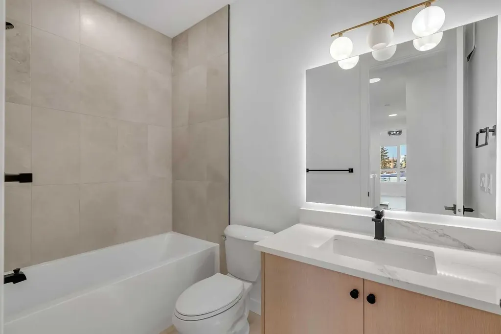 1524 29 Avenue SW Calgary AB T2T 1M3