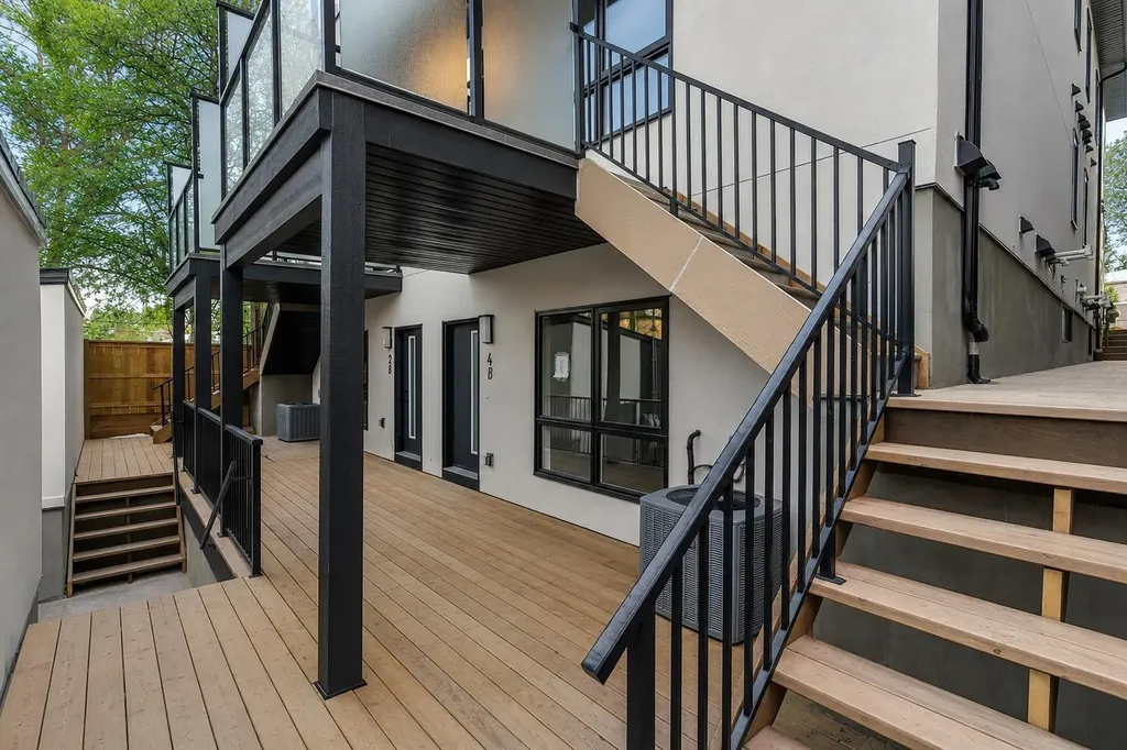 1524 29 Avenue SW Calgary AB T2T 1M3