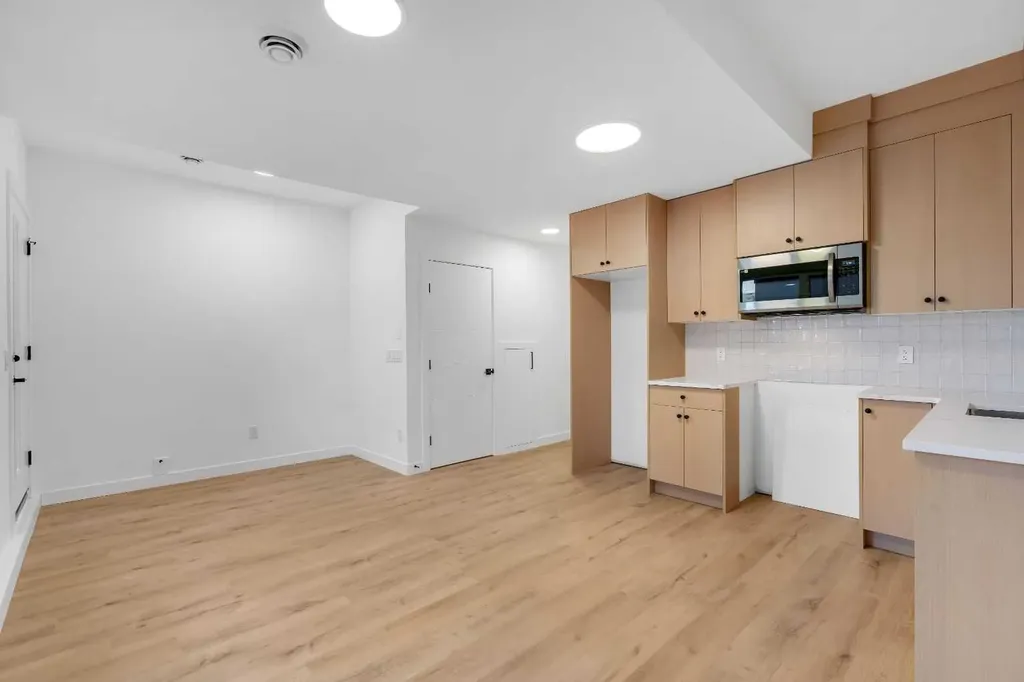 1524 29 Avenue SW Calgary AB T2T 1M3
