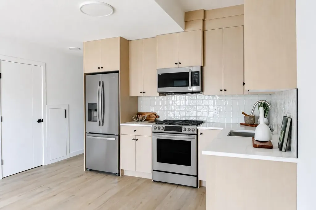 1524 29 Avenue SW Calgary AB T2T 1M3