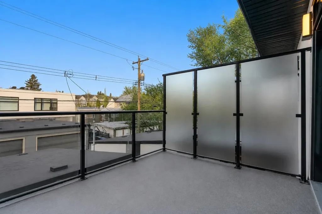 1524 29 Avenue SW Calgary AB T2T 1M3