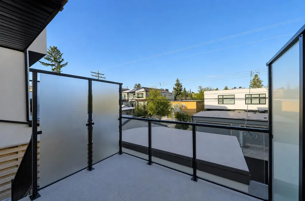 1524 29 Avenue SW Calgary AB T2T 1M3