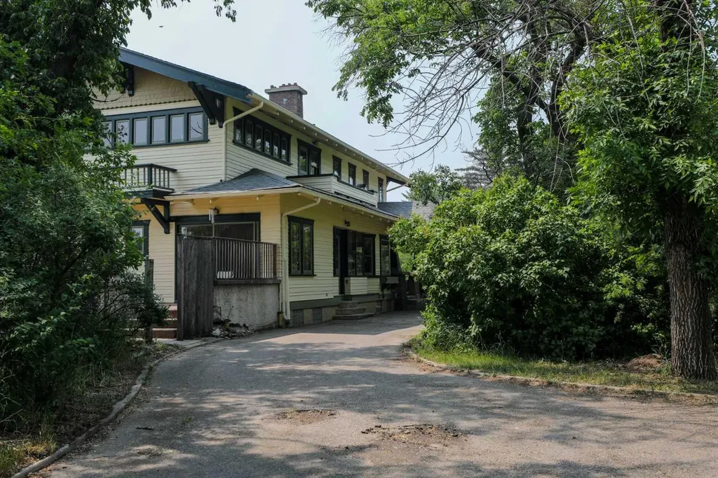 302 King Street Nobleford AB T0L 1S0