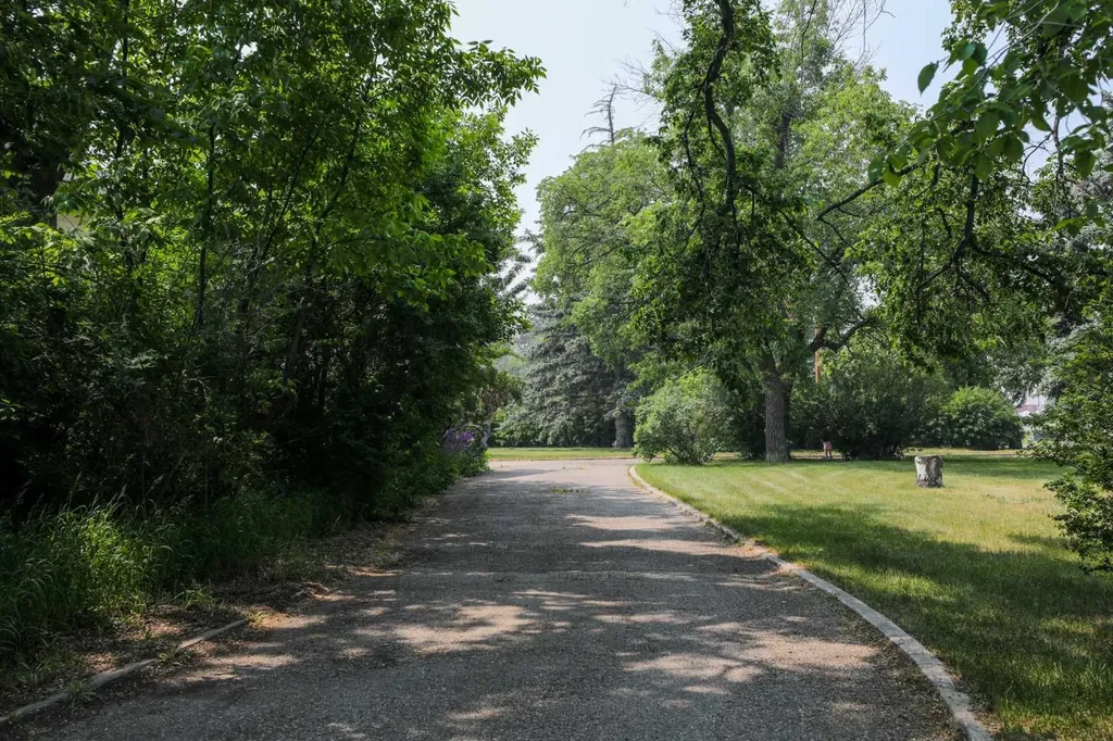 302 King Street Nobleford AB T0L 1S0