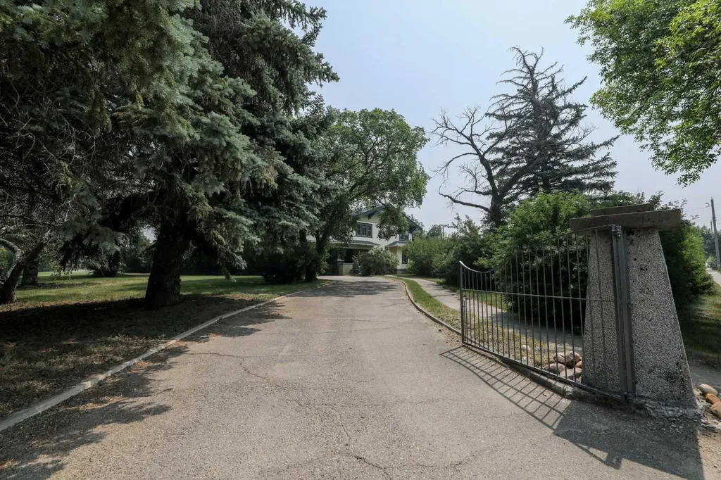 302 King Street Nobleford AB T0L 1S0