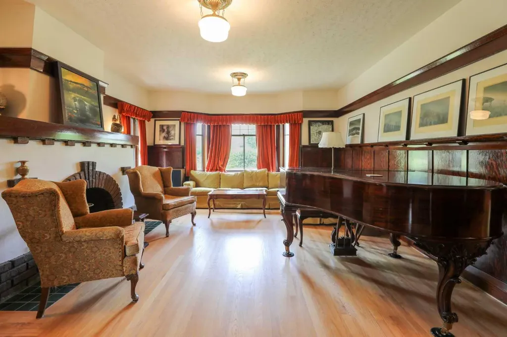 302 King Street Nobleford AB T0L 1S0
