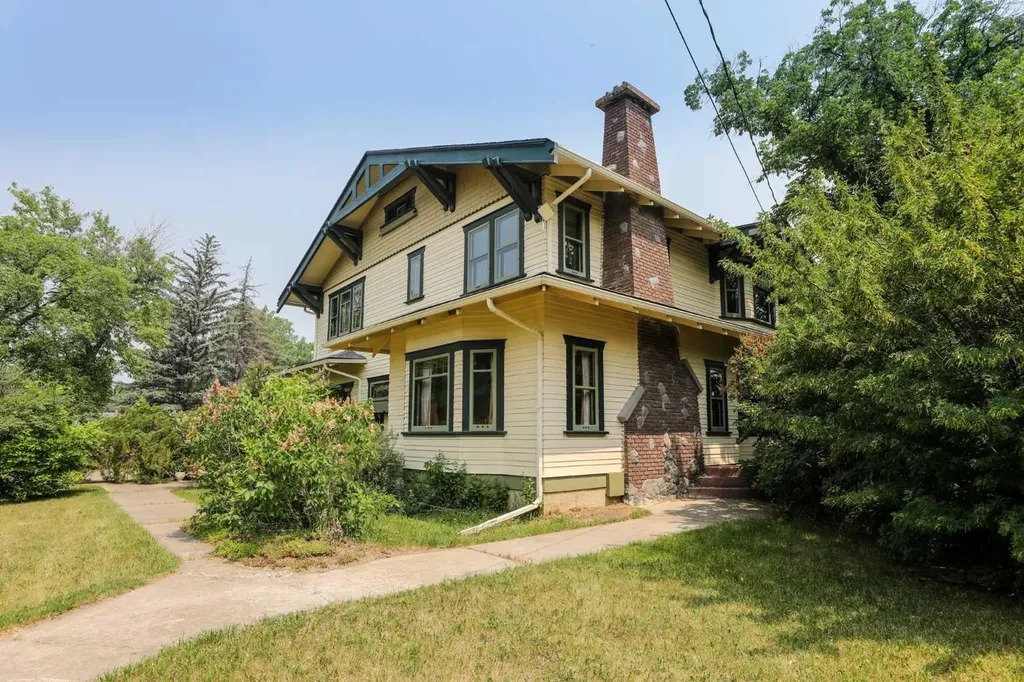 302 King Street Nobleford AB T0L 1S0