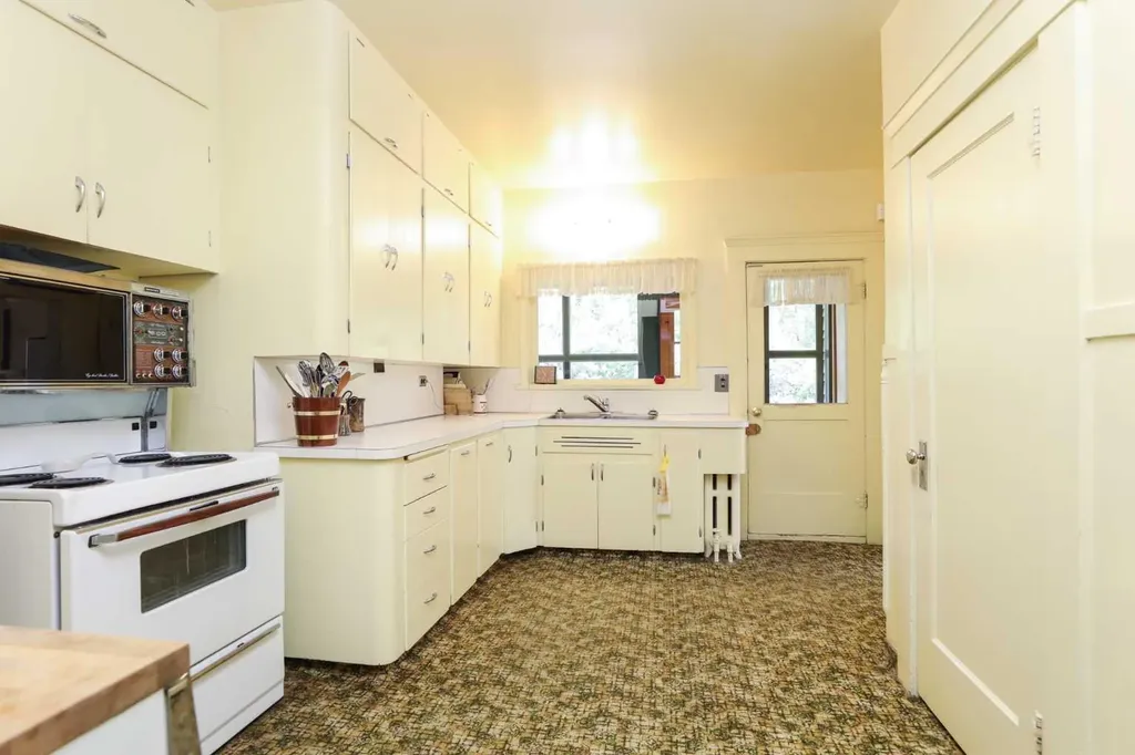 302 King Street Nobleford AB T0L 1S0