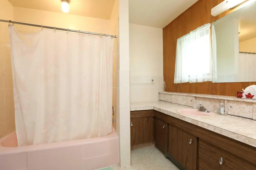 302 King Street Nobleford AB T0L 1S0