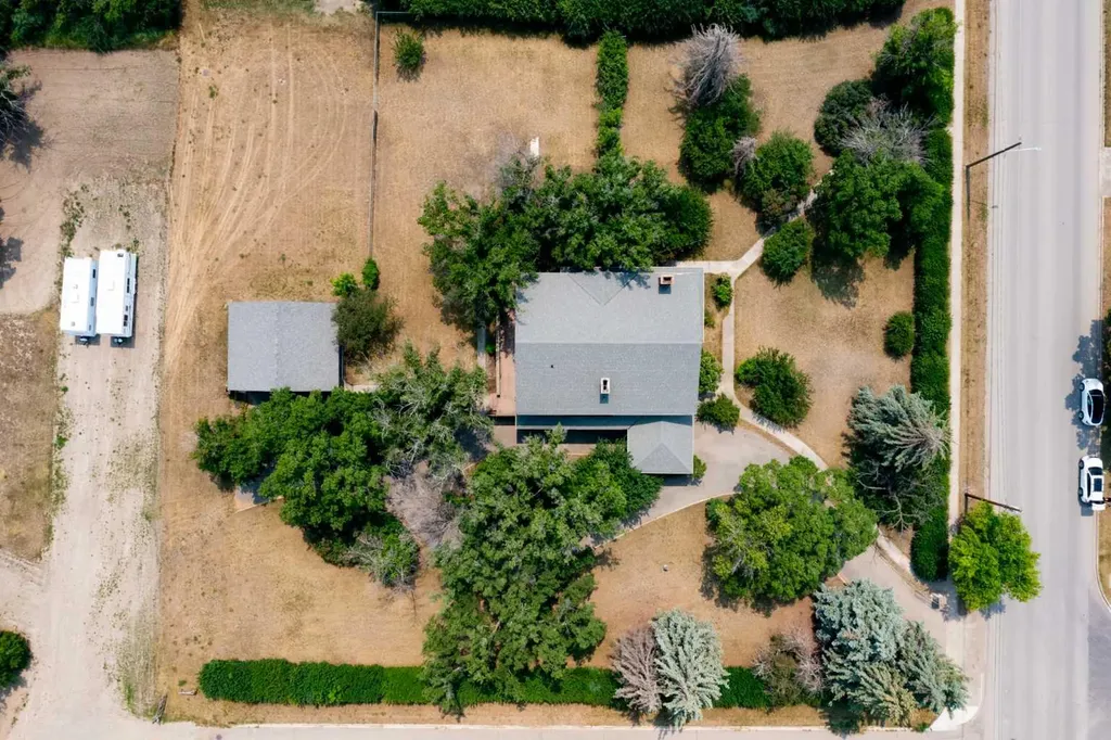 302 King Street Nobleford AB T0L 1S0