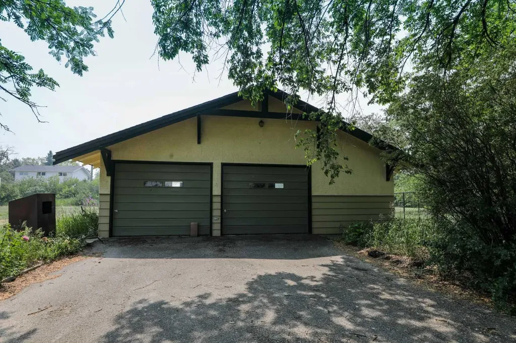 302 King Street Nobleford AB T0L 1S0