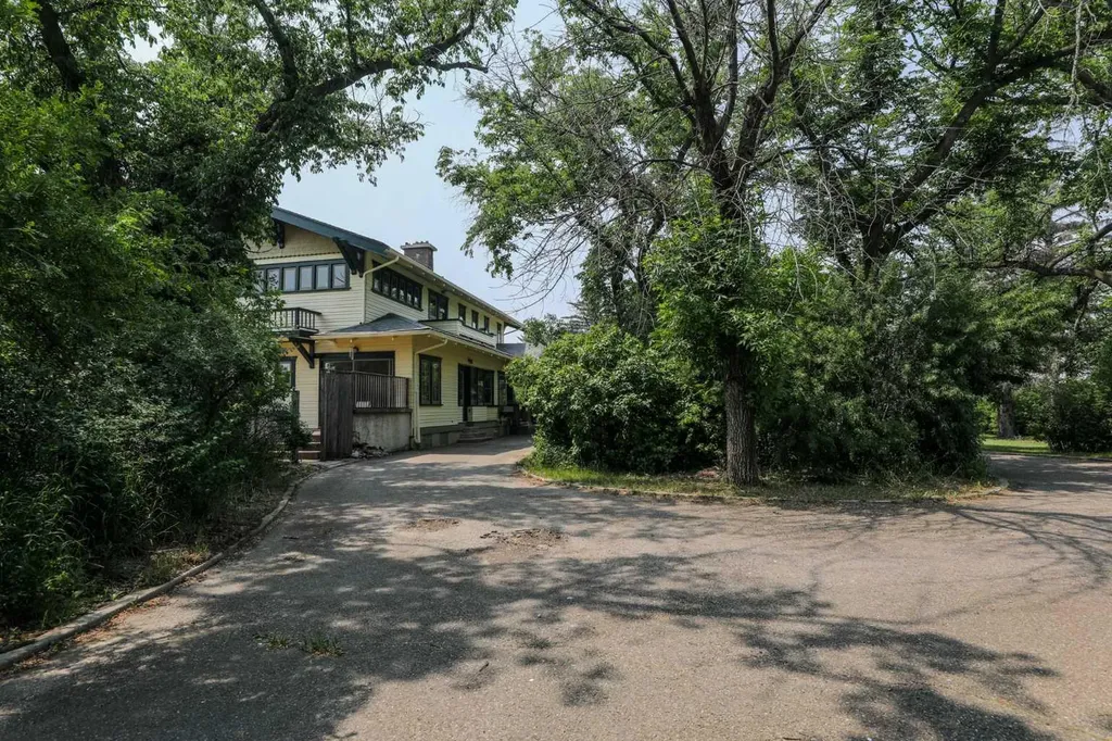 302 King Street Nobleford AB T0L 1S0
