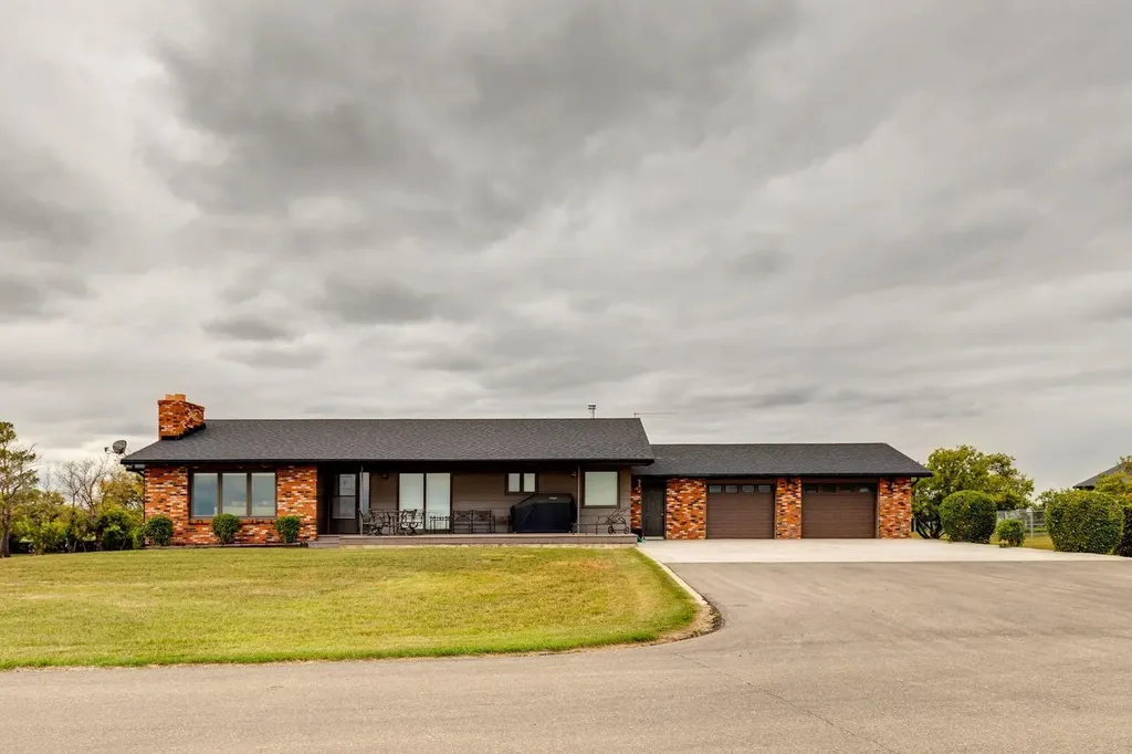 240046 284 Rural Kneehill County AB T3R 0K4