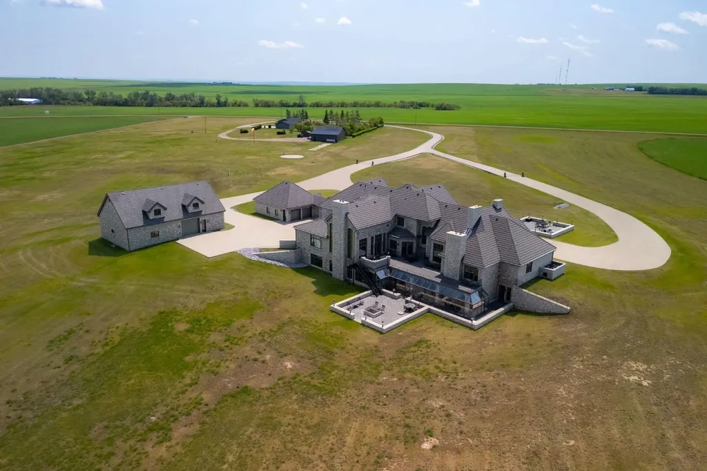 240046 284 Rural Kneehill County AB T3R 0K4