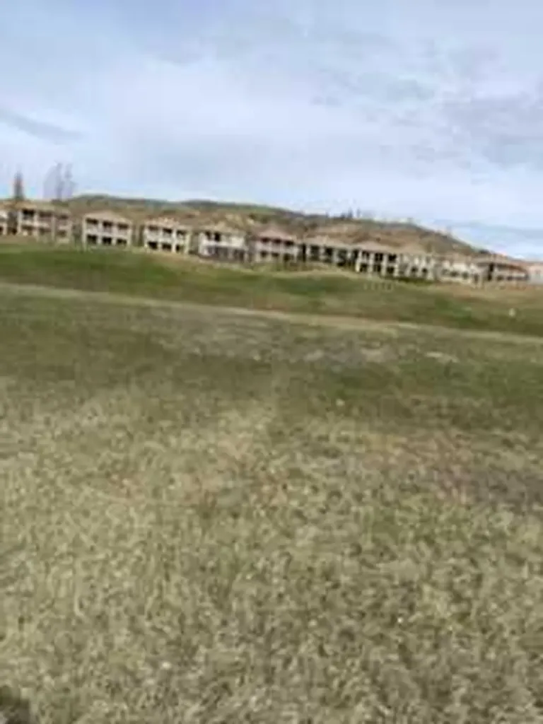 256 Canyon Boulevard W Lethbridge AB T1K 6V1