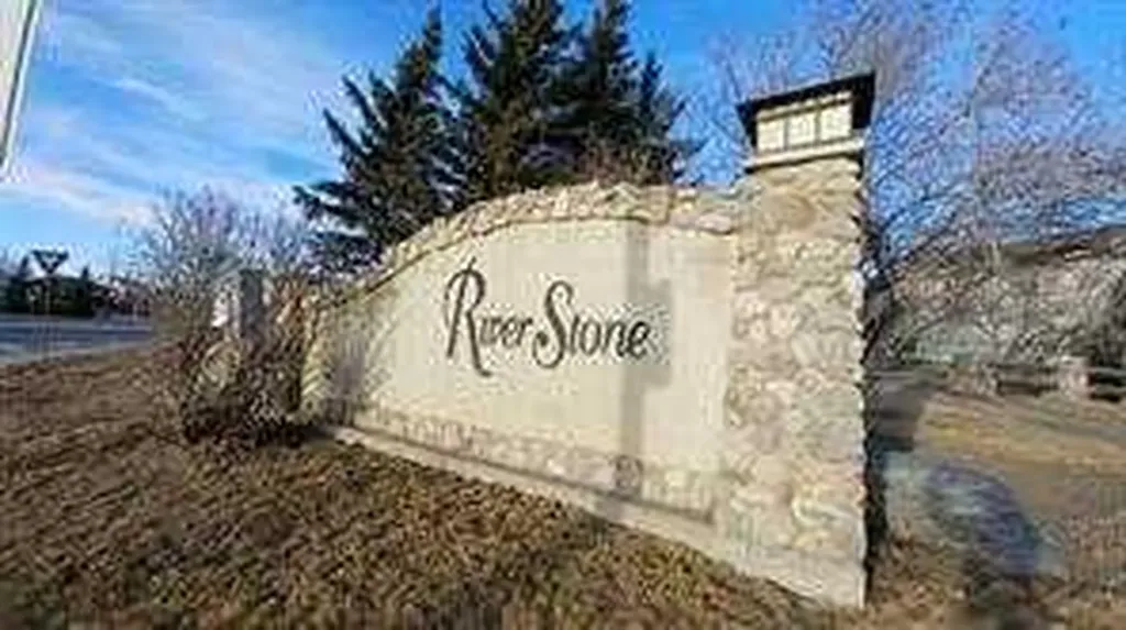 321 Rivergrove Chase W Lethbridge AB T1K 8E8