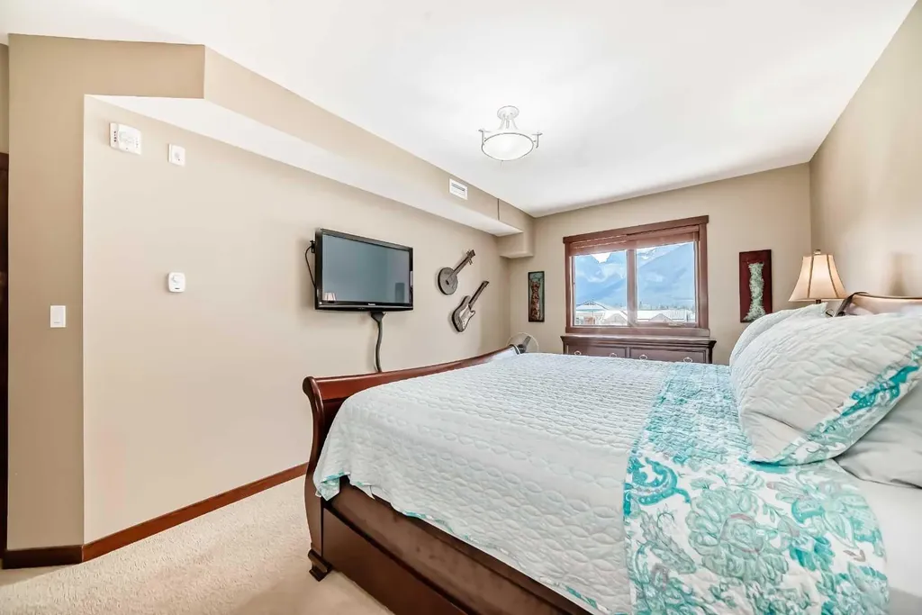 1002 8 Avenue Canmore AB T1W 0C4