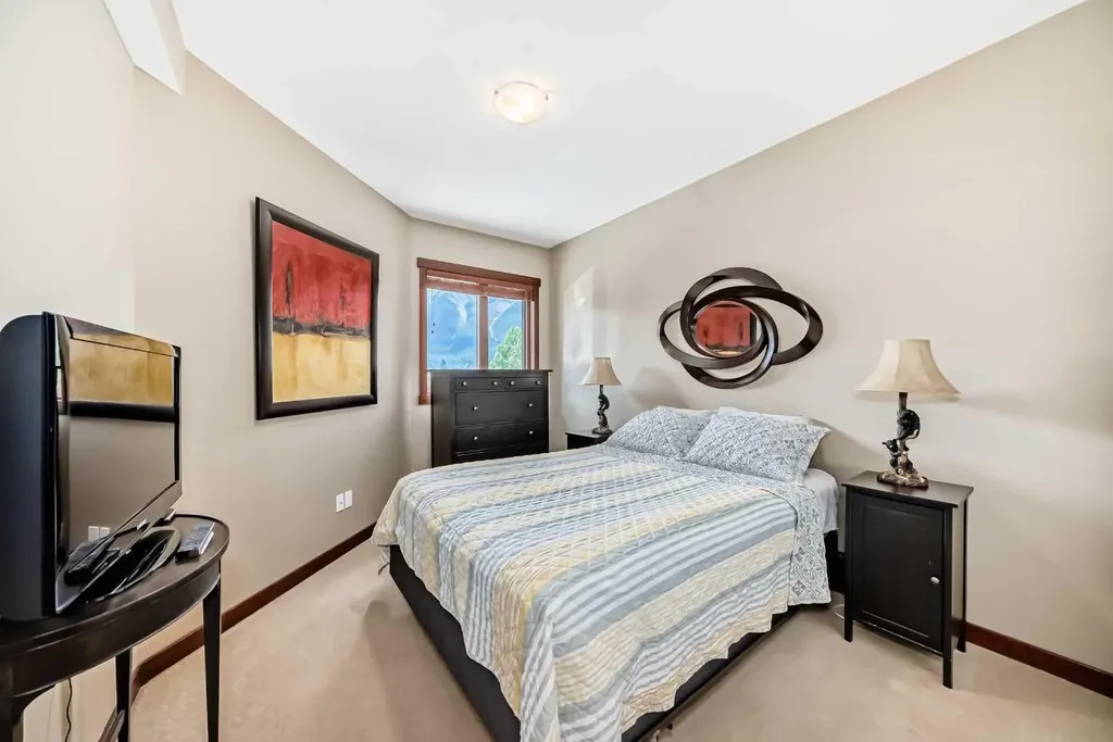 1002 8 Avenue Canmore AB T1W 0C4
