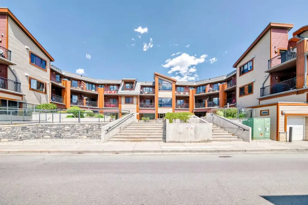 1002 8 Avenue Canmore AB T1W 0C4