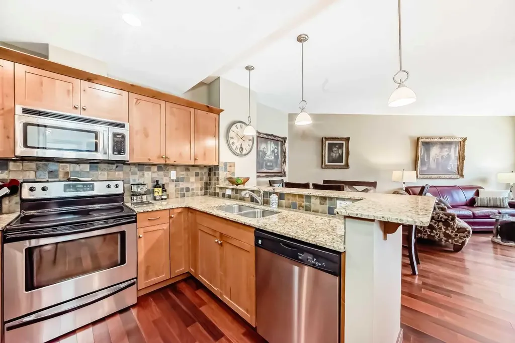 1002 8 Avenue Canmore AB T1W 0C4