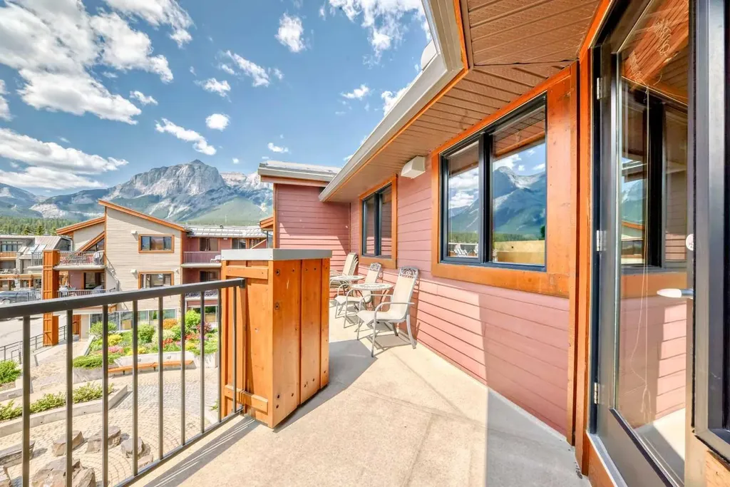 1002 8 Avenue Canmore AB T1W 0C4