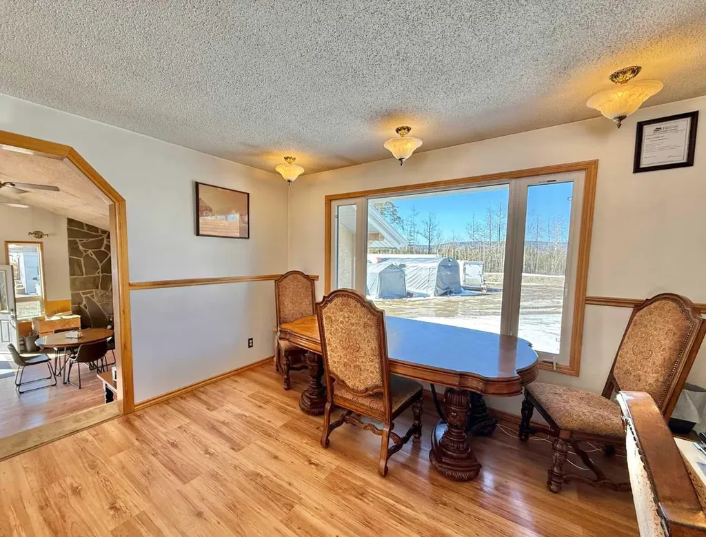 779 Mackeny Street Hinton AB T7V1H3