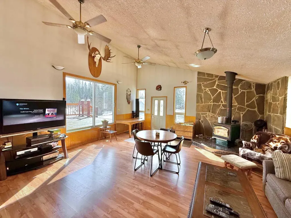 779 Mackeny Street Hinton AB T7V1H3