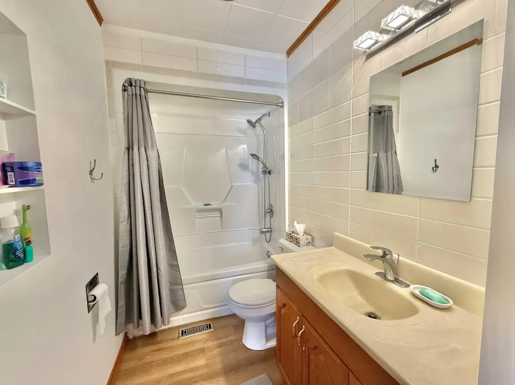 779 Mackeny Street Hinton AB T7V1H3