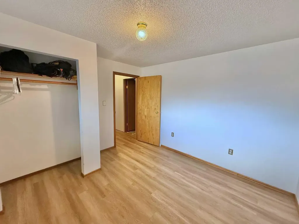 779 Mackeny Street Hinton AB T7V1H3