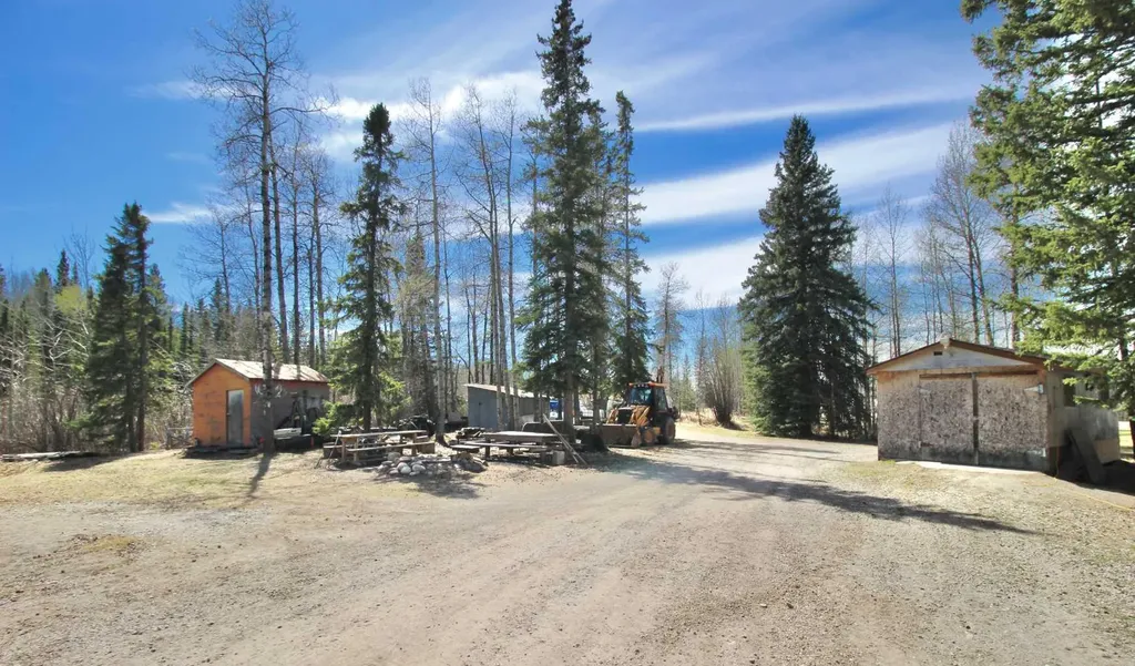 779 Mackeny Street Hinton AB T7V1H3