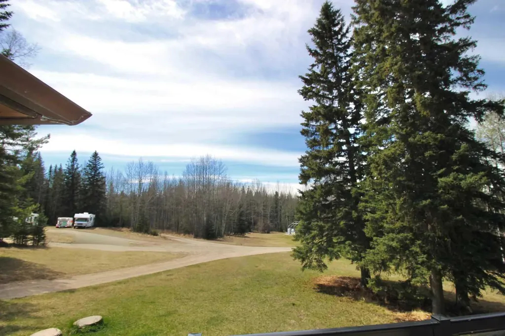 779 Mackeny Street Hinton AB T7V1H3