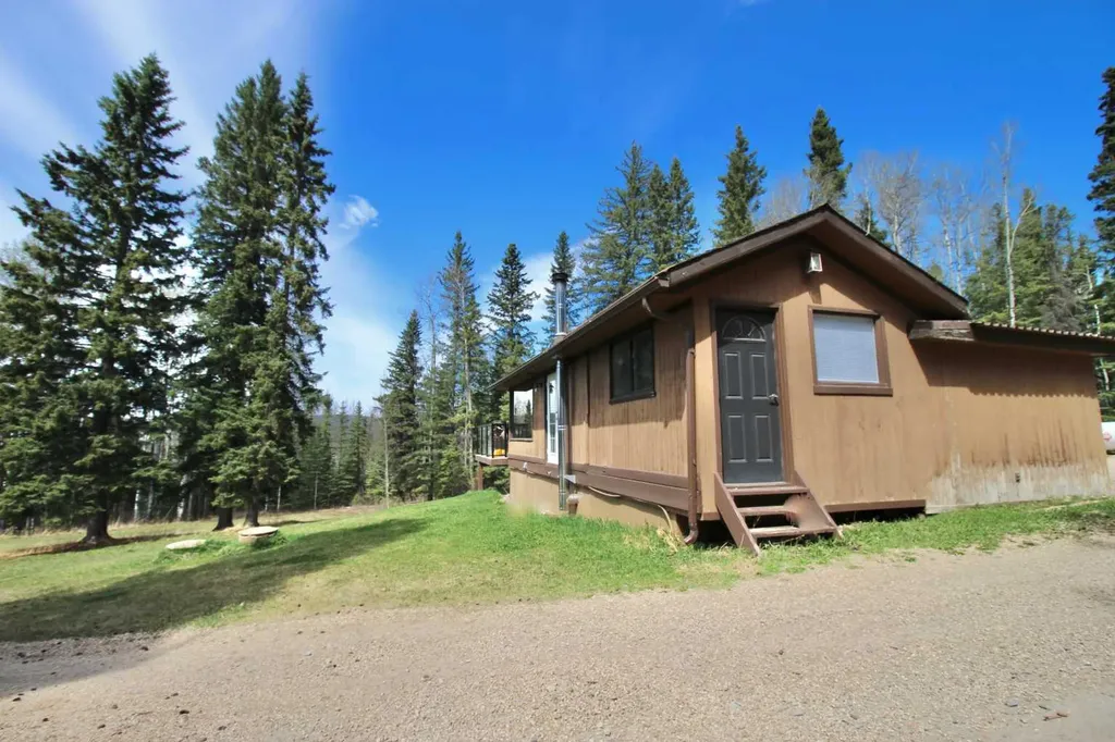 779 Mackeny Street Hinton AB T7V1H3