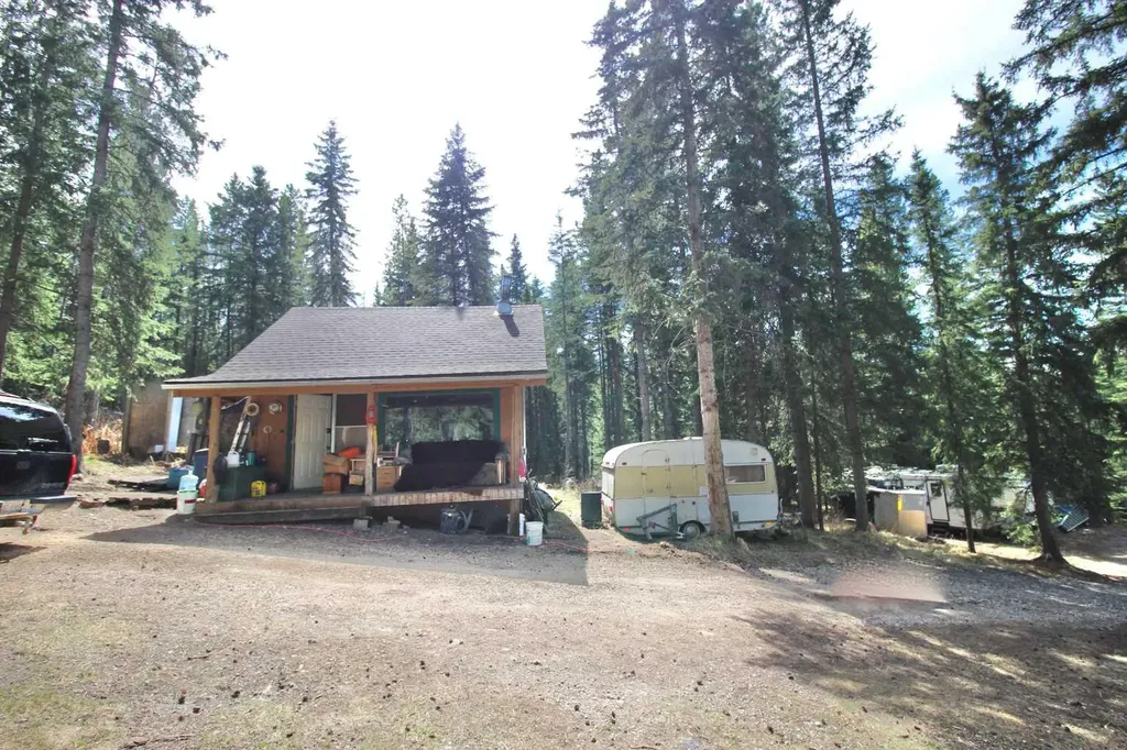 779 Mackeny Street Hinton AB T7V1H3