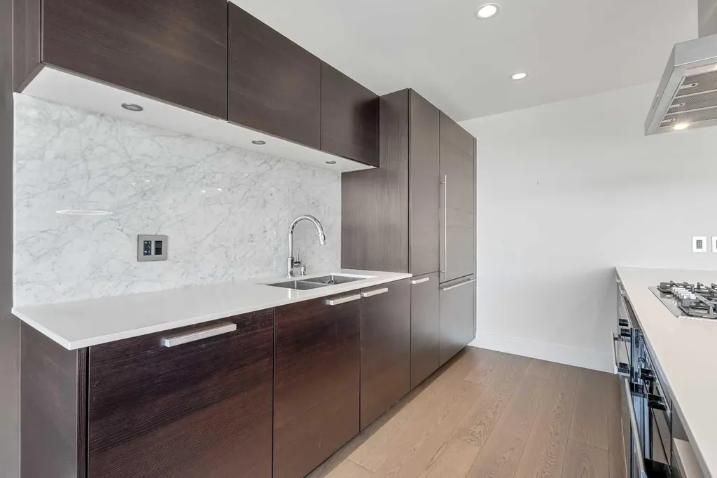 738 1 Avenue SW Calgary AB T2P 5G8