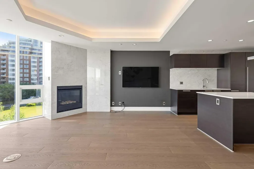 738 1 Avenue SW Calgary AB T2P 5G8