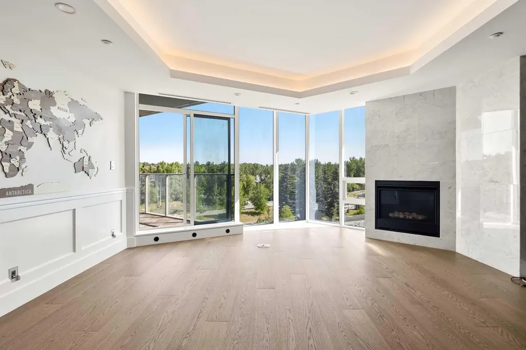 738 1 Avenue SW Calgary AB T2P 5G8