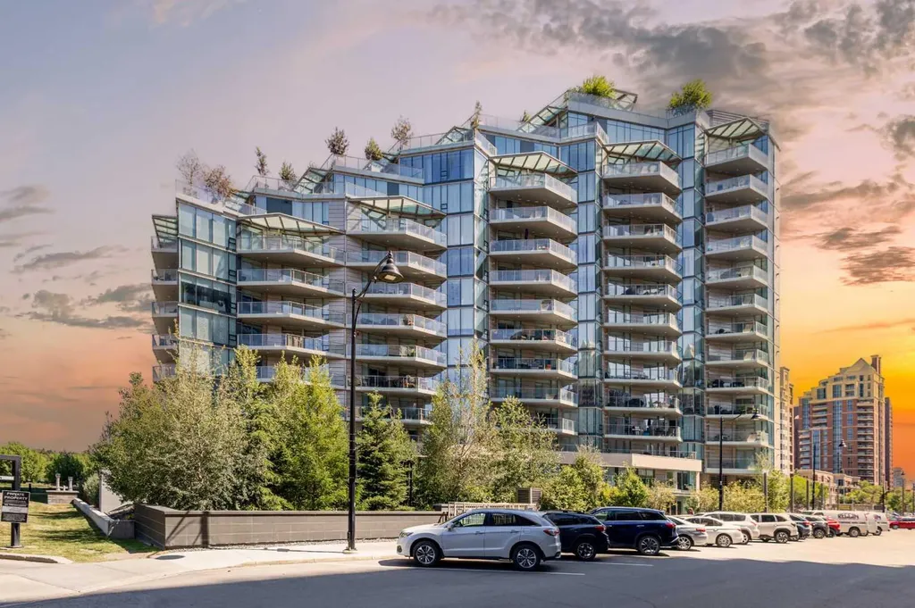 738 1 Avenue SW Calgary AB T2P 5G8