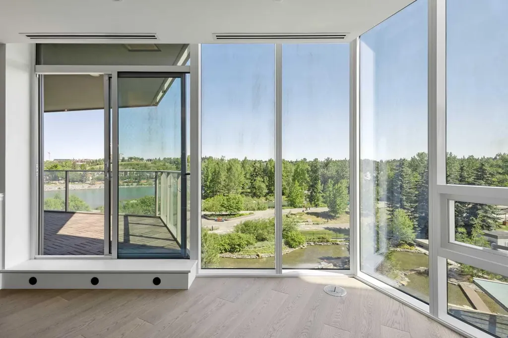 738 1 Avenue SW Calgary AB T2P 5G8