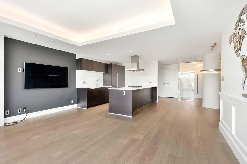738 1 Avenue SW Calgary AB T2P 5G8