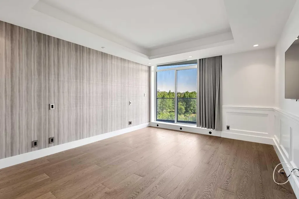 738 1 Avenue SW Calgary AB T2P 5G8