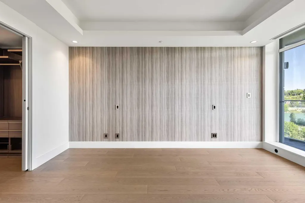 738 1 Avenue SW Calgary AB T2P 5G8