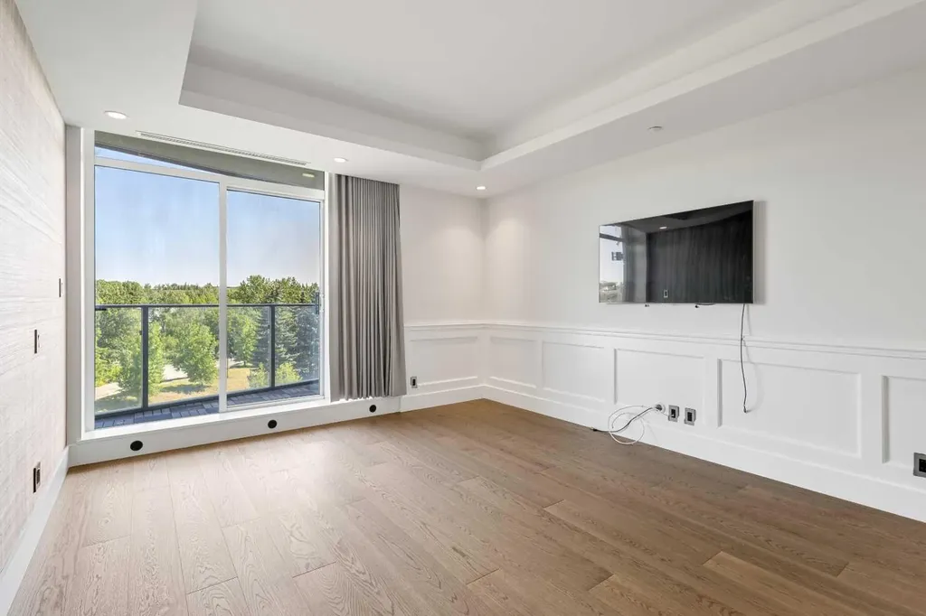 738 1 Avenue SW Calgary AB T2P 5G8