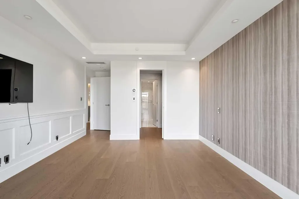 738 1 Avenue SW Calgary AB T2P 5G8