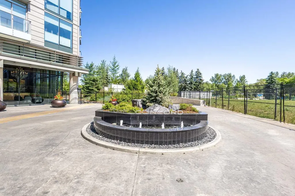 738 1 Avenue SW Calgary AB T2P 5G8