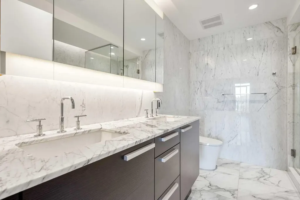 738 1 Avenue SW Calgary AB T2P 5G8