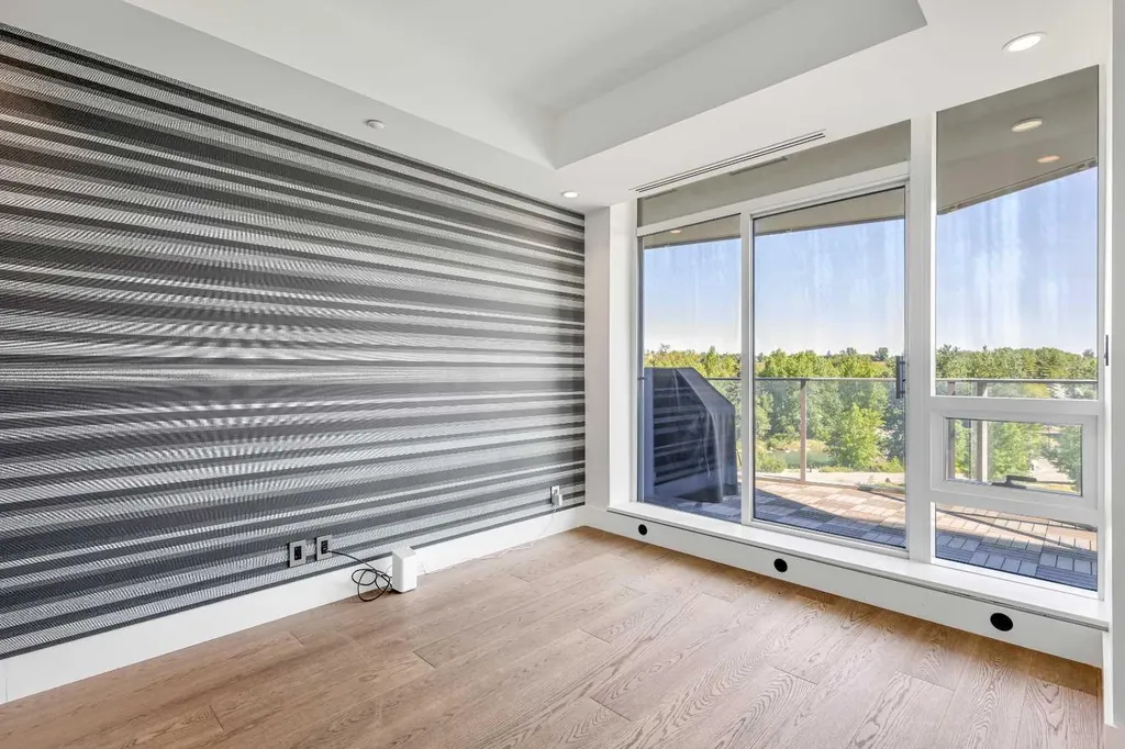 738 1 Avenue SW Calgary AB T2P 5G8