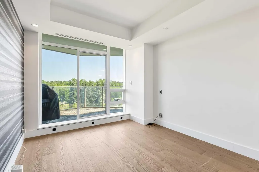 738 1 Avenue SW Calgary AB T2P 5G8